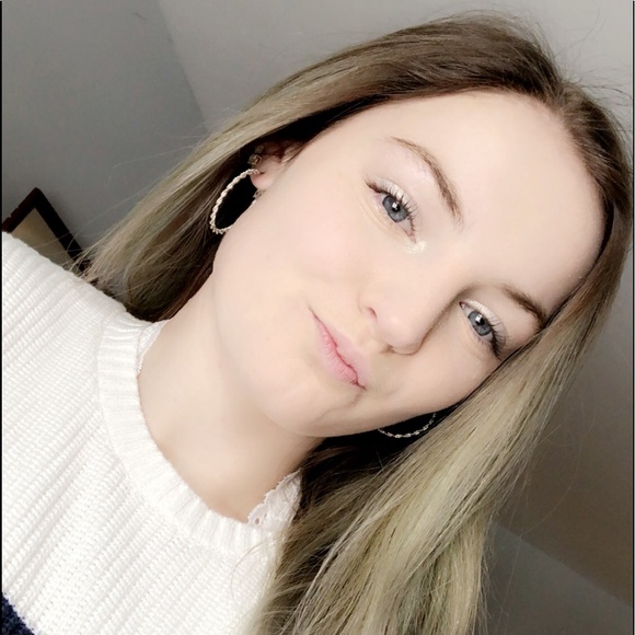 Meet your Posher, Hailey - Picture 1 of 1